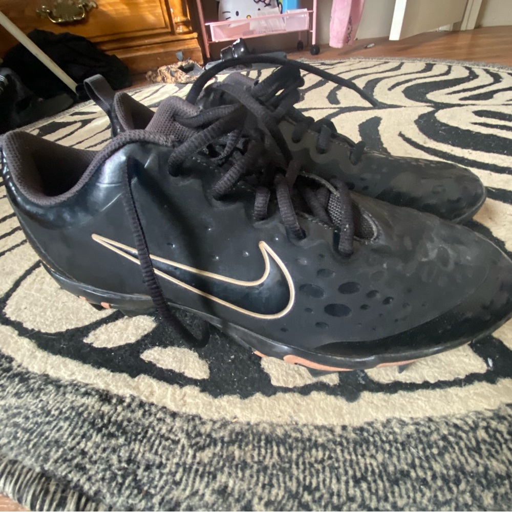 Nike Women’s Black Softball Cleats